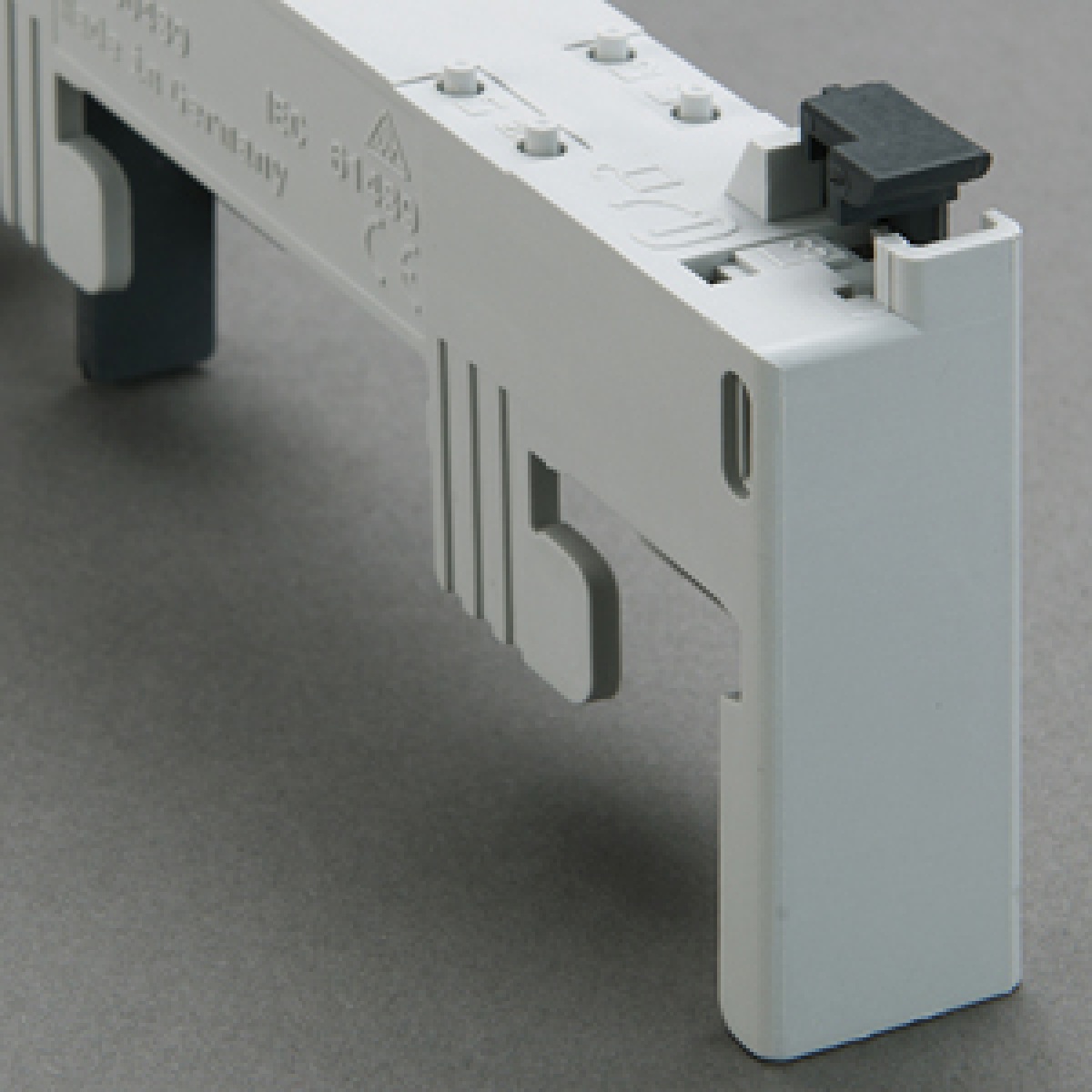 32630 Adapterpl. 1-pol, 63A, 1 DIN skena, 18x160mm. Sys 30Comp.