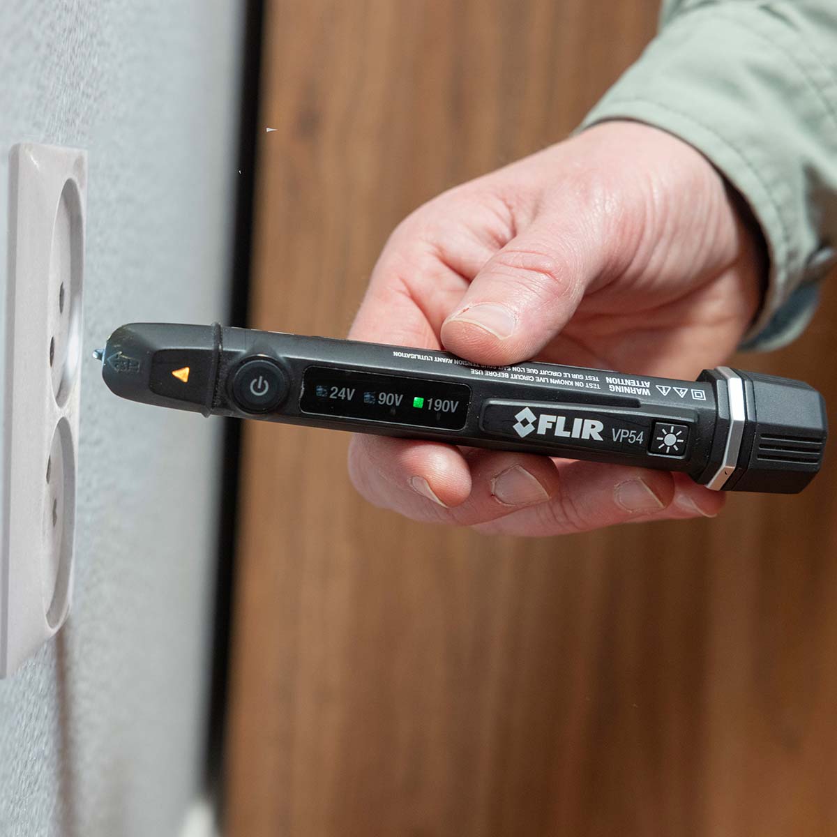 FLIR VP54 beröringsfri spänningsprovare, ficklampa, trippellarm CAT IV